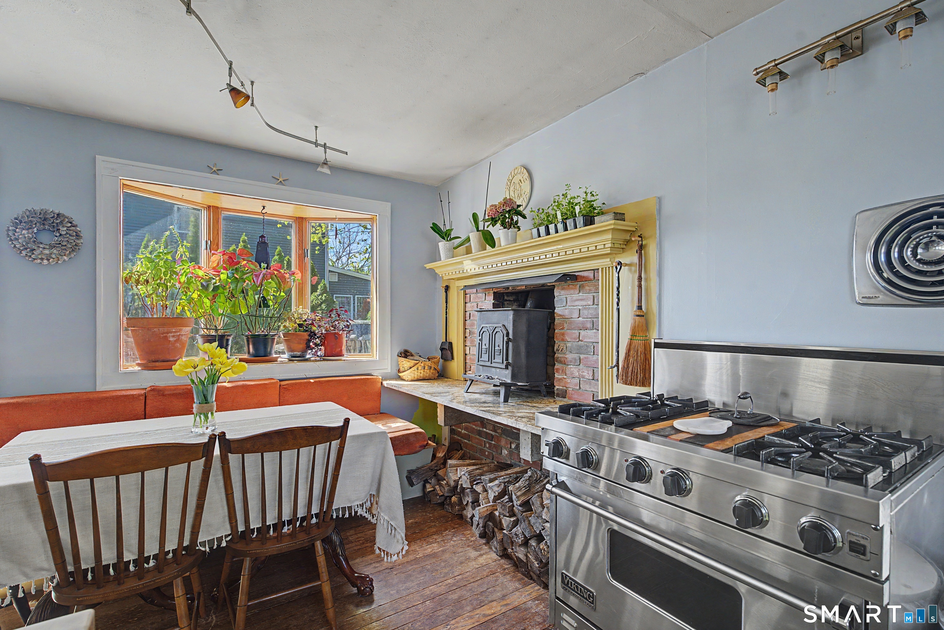 57 Grove Street Clinton, CT 06413 - Photo 11 of 38