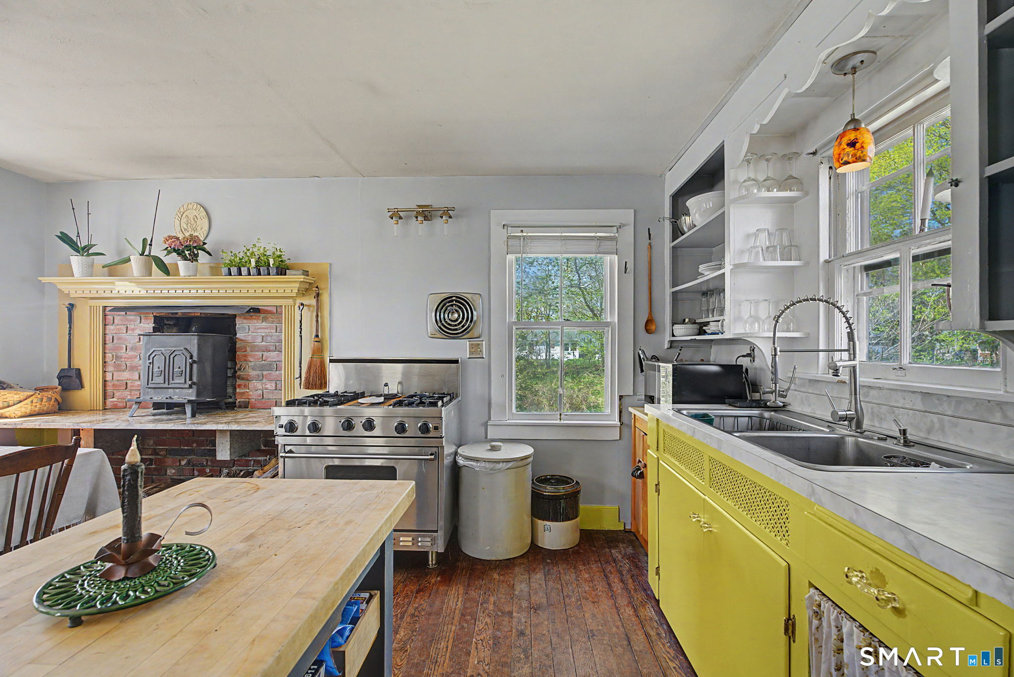 57 Grove Street Clinton, CT 06413 - Photo 13 of 38