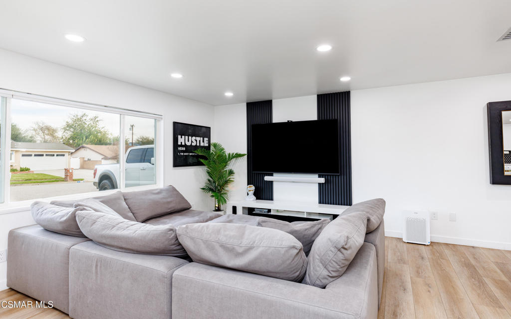 3055 Amarillo Avenue Simi Valley, CA 93063 - Photo 4 of 47