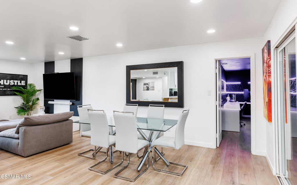 3055 Amarillo Avenue Simi Valley, CA 93063 - Photo 5 of 47