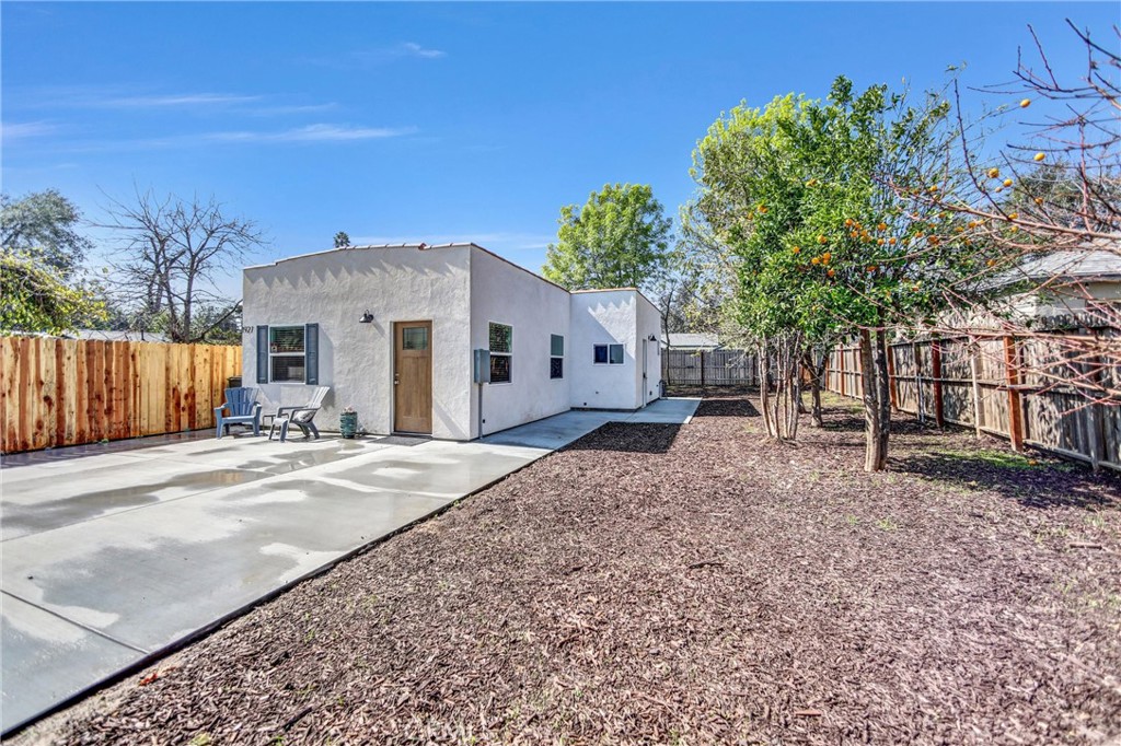 1925 Lundy Avenue Pasadena, CA 91104 - Photo 25 of 47 a front view of a house with a yard