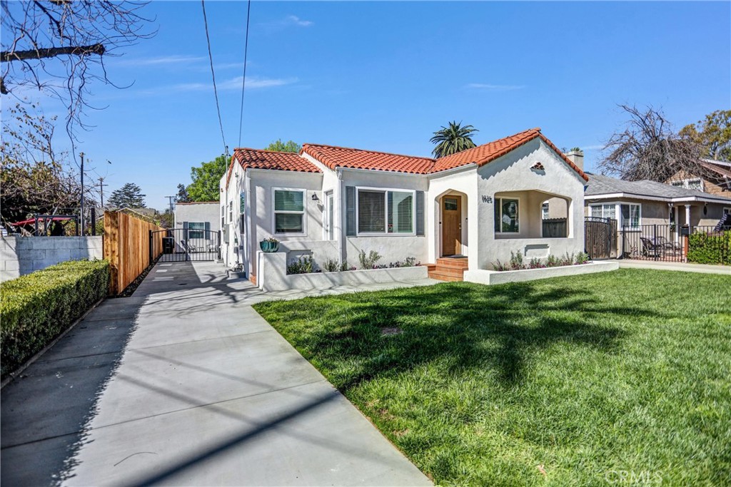 1925 Lundy Avenue Pasadena, CA 91104 - Photo 4 of 47 a front view of house with yard and green space