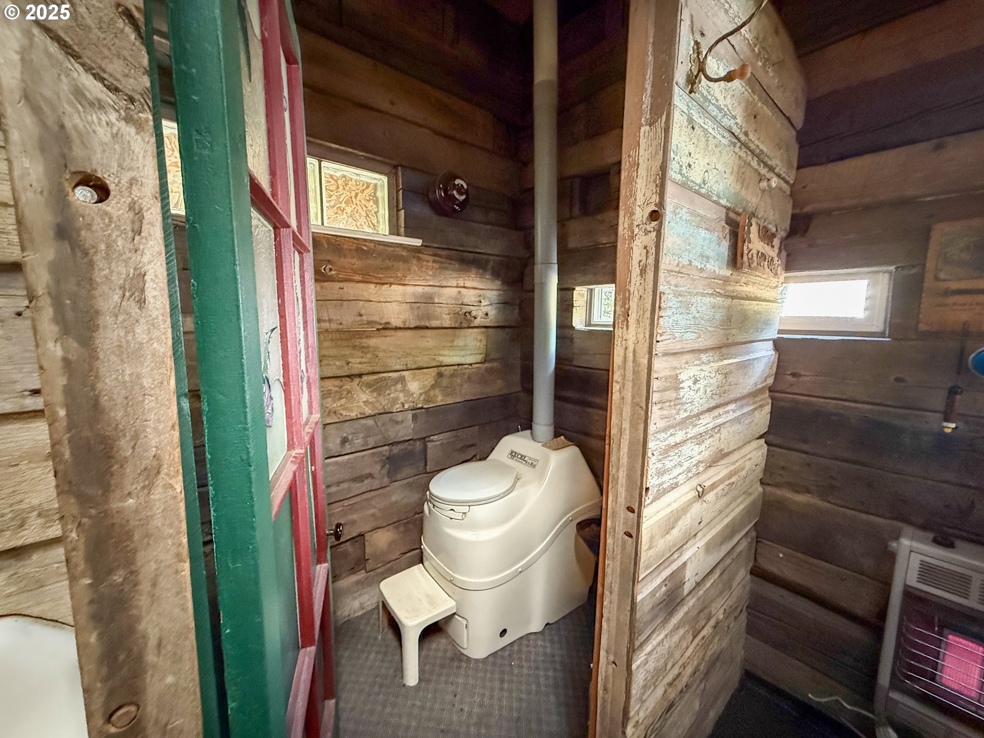 0 North Sumpter, OR 97877 - Photo 22 of 41 a bathroom with a toilet and a shower