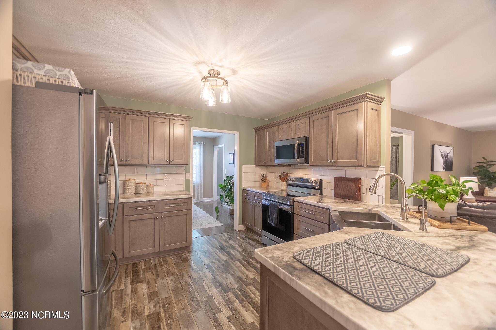 205 Willbarry Road Jacksonville, NC 28540 - Photo 11 of 49 205 WILLBARRY RD- 12