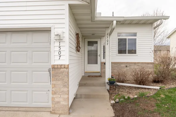 $299,900 | 1507 Dublin Court, Shakopee, MN 55379