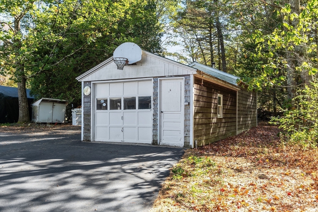 350 Athol-Richmond Road Royalston, MA 01368 - Photo 32 of 40 a front view of a house with a yard