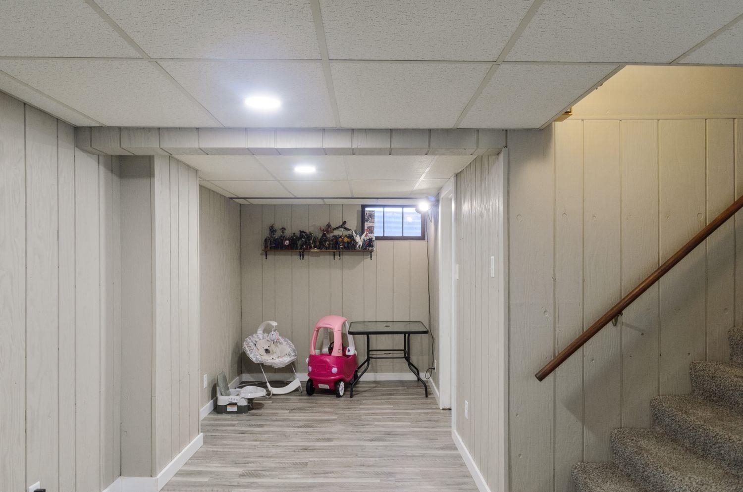 736 East 3rd Street Dixon, IL 61021 - Photo 24 of 29 a view of a hallway with closet
