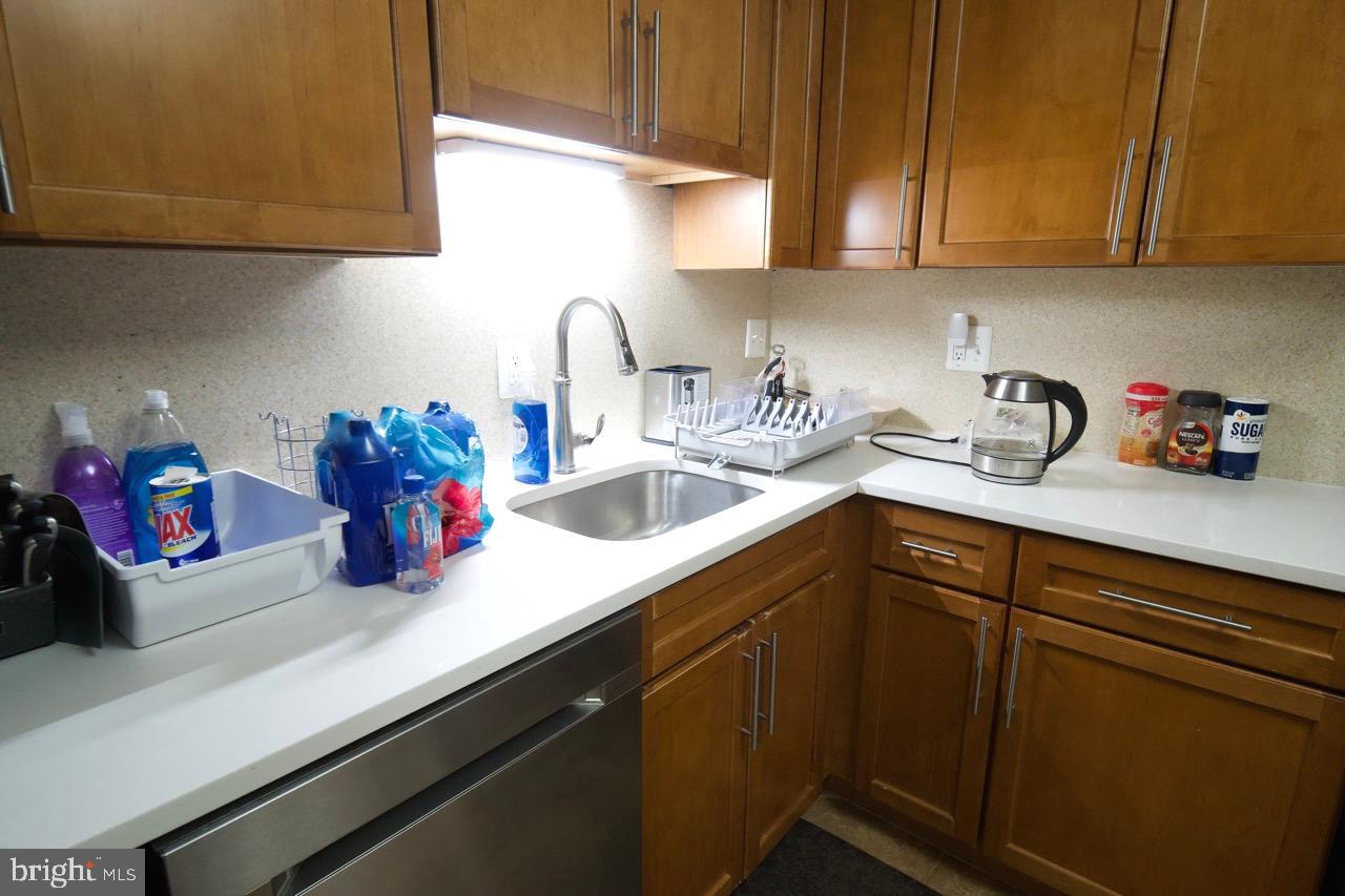 1800 Old Meadow Road, Unit 818 McLean, VA 22102 - Photo 12 of 35 a kitchen with sink and cabinets