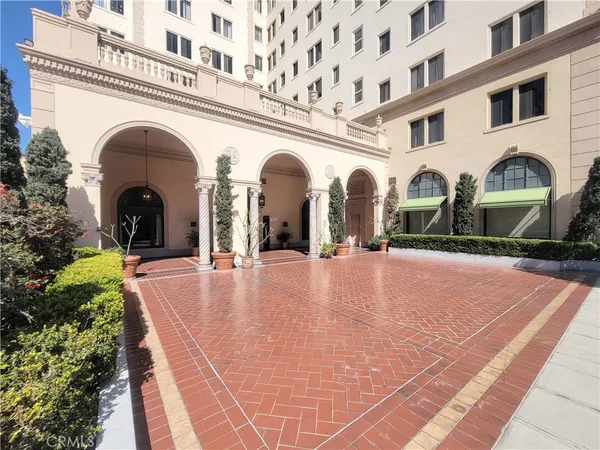 $1,795 | 315 West 3rd Street, Unit 507, Long Beach, CA 90802