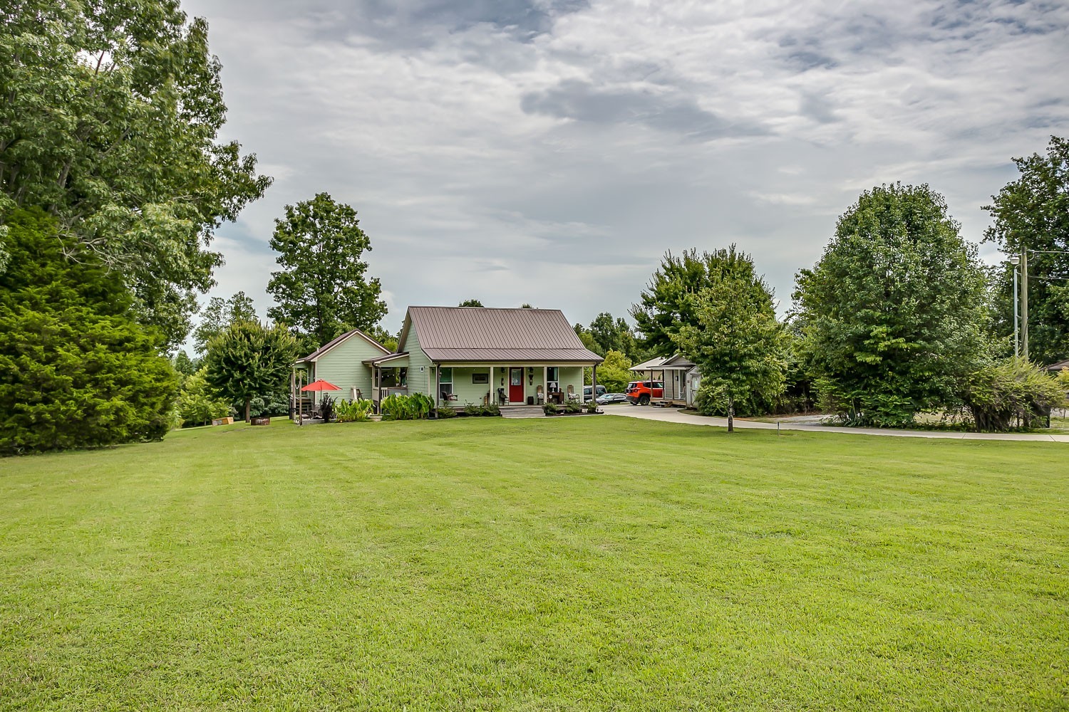 5620 Hargrove Road Franklin, TN 37064 - Photo 3 of 49 a front view of a house with a garden