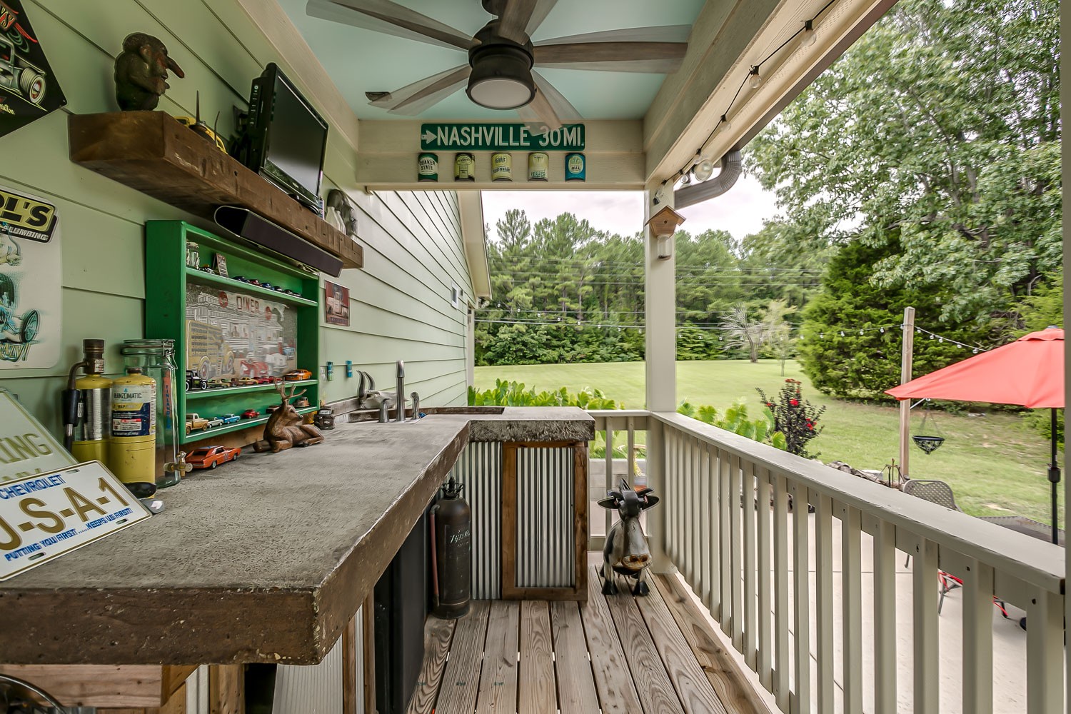 5620 Hargrove Road Franklin, TN 37064 - Photo 23 of 49 a view of a chairs and table in the balcony