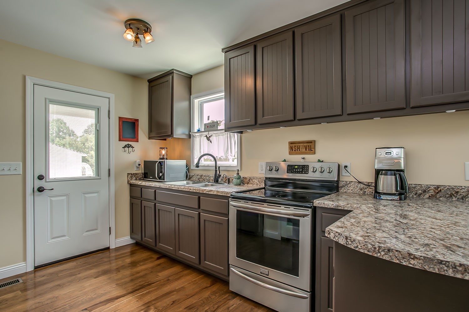 5620 Hargrove Road Franklin, TN 37064 - Photo 10 of 49 a kitchen with stainless steel appliances granite countertop a sink stove and cabinets