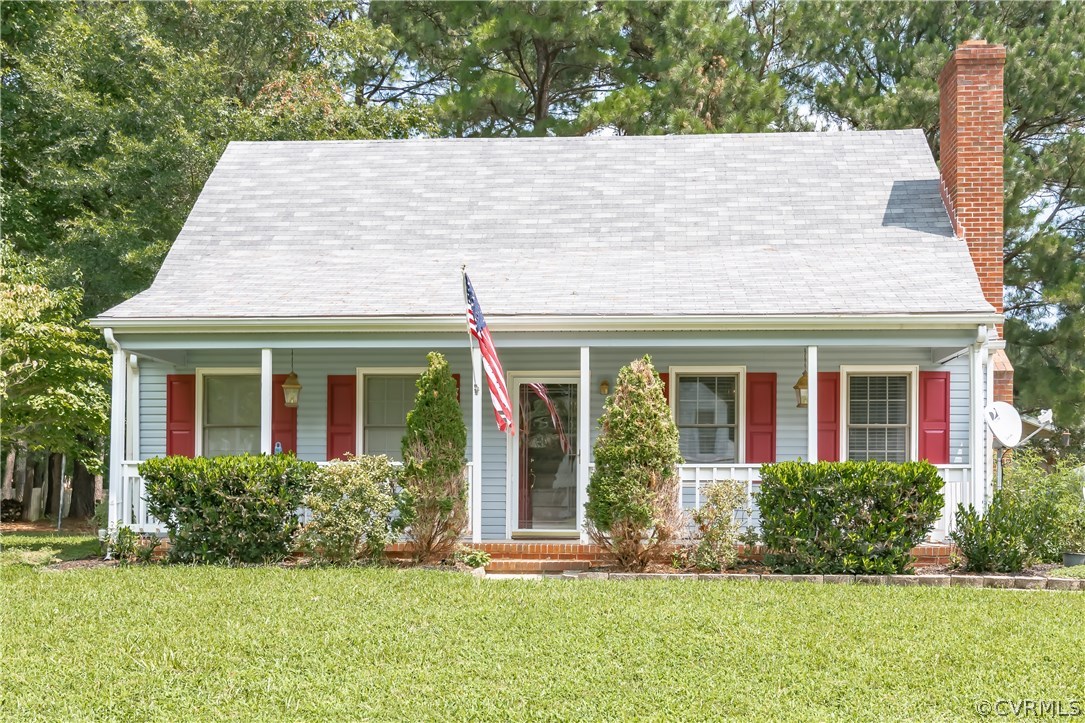 15913 Tri Gate Road Chester, VA 23831 - Photo 2 of 27 Warm, inviting, and perfect for a starter home!