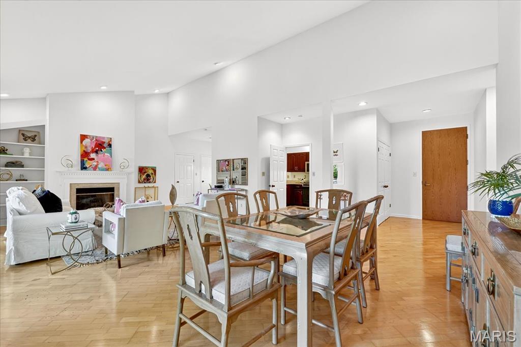 155 North Hanley Road, Unit 305 St. Louis, MO 63105 - Photo 6 of 20