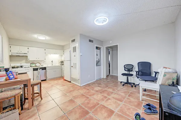 $1,250 | 803 West 28th Street, Unit 102, Austin, TX 78705