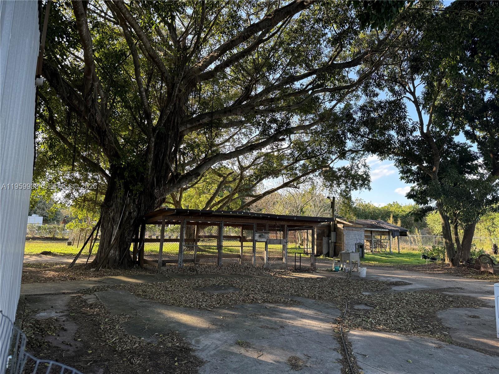 19051 Southwest 136th Street Miami, FL 33196 - Photo 4 of 33