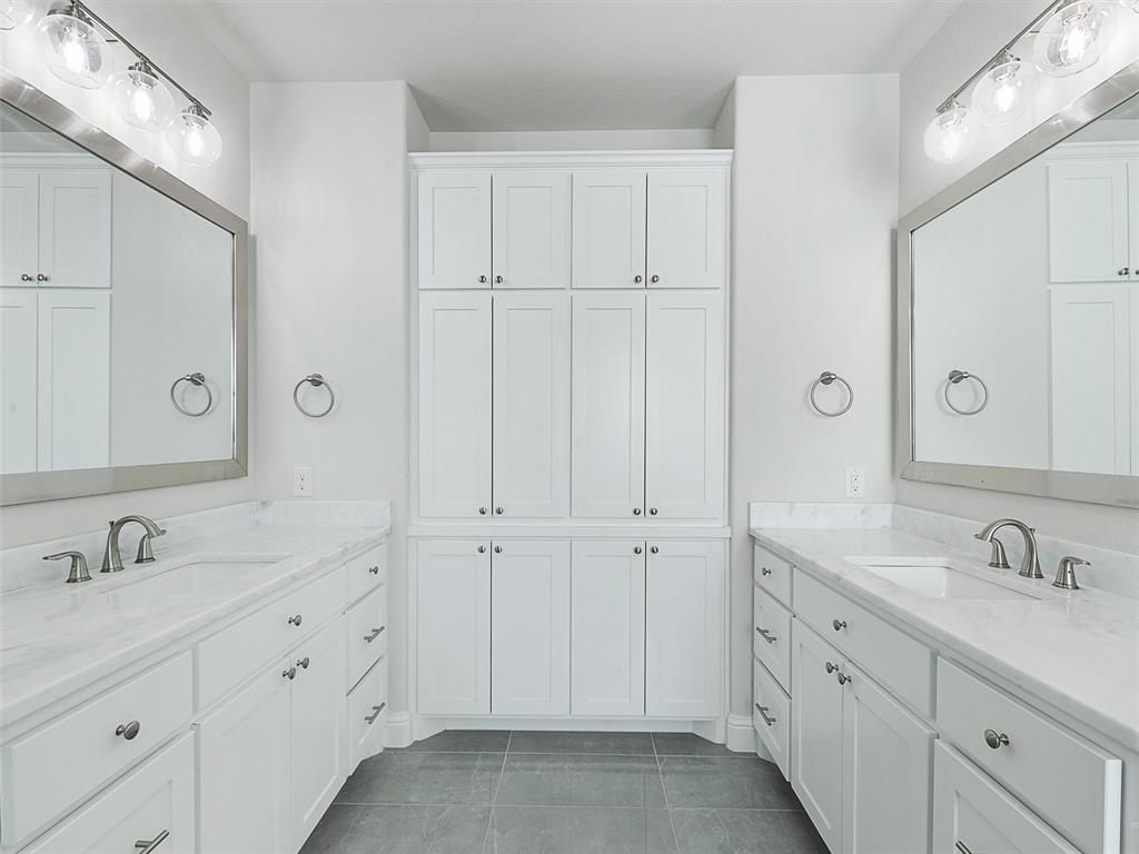 8473 Gerbera Daisy Road Frisco, TX 75035 - Photo 21 of 39 a spacious bathroom with double sink and a mirror