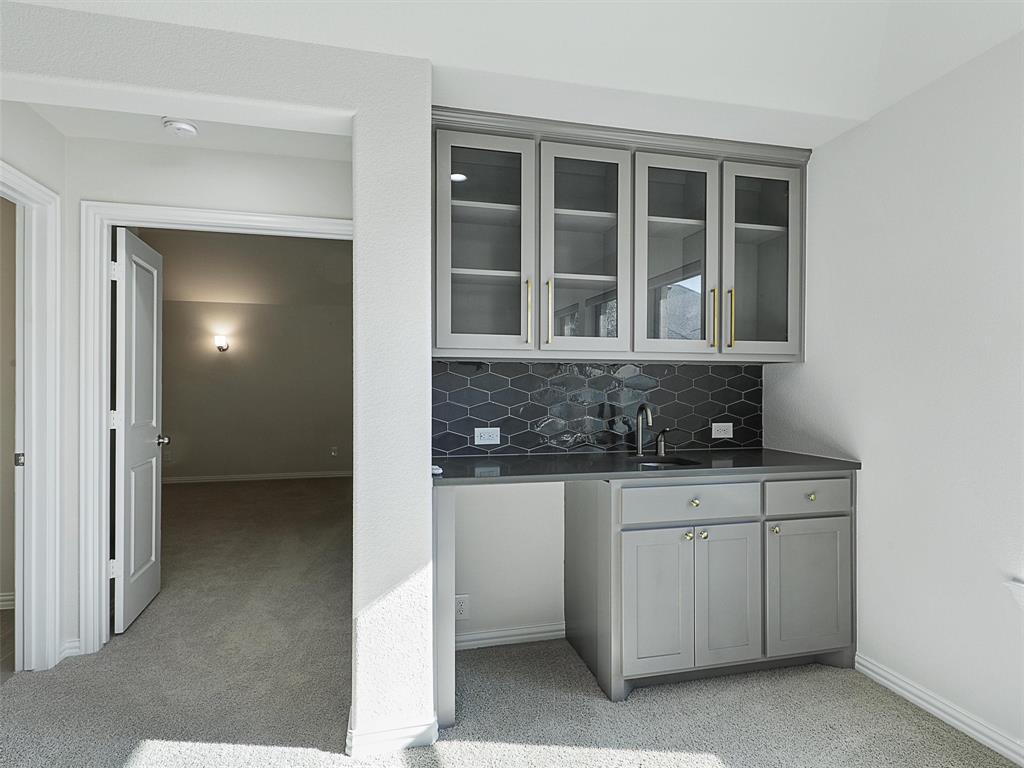 8473 Gerbera Daisy Road Frisco, TX 75035 - Photo 25 of 39 a view of cabinets and window