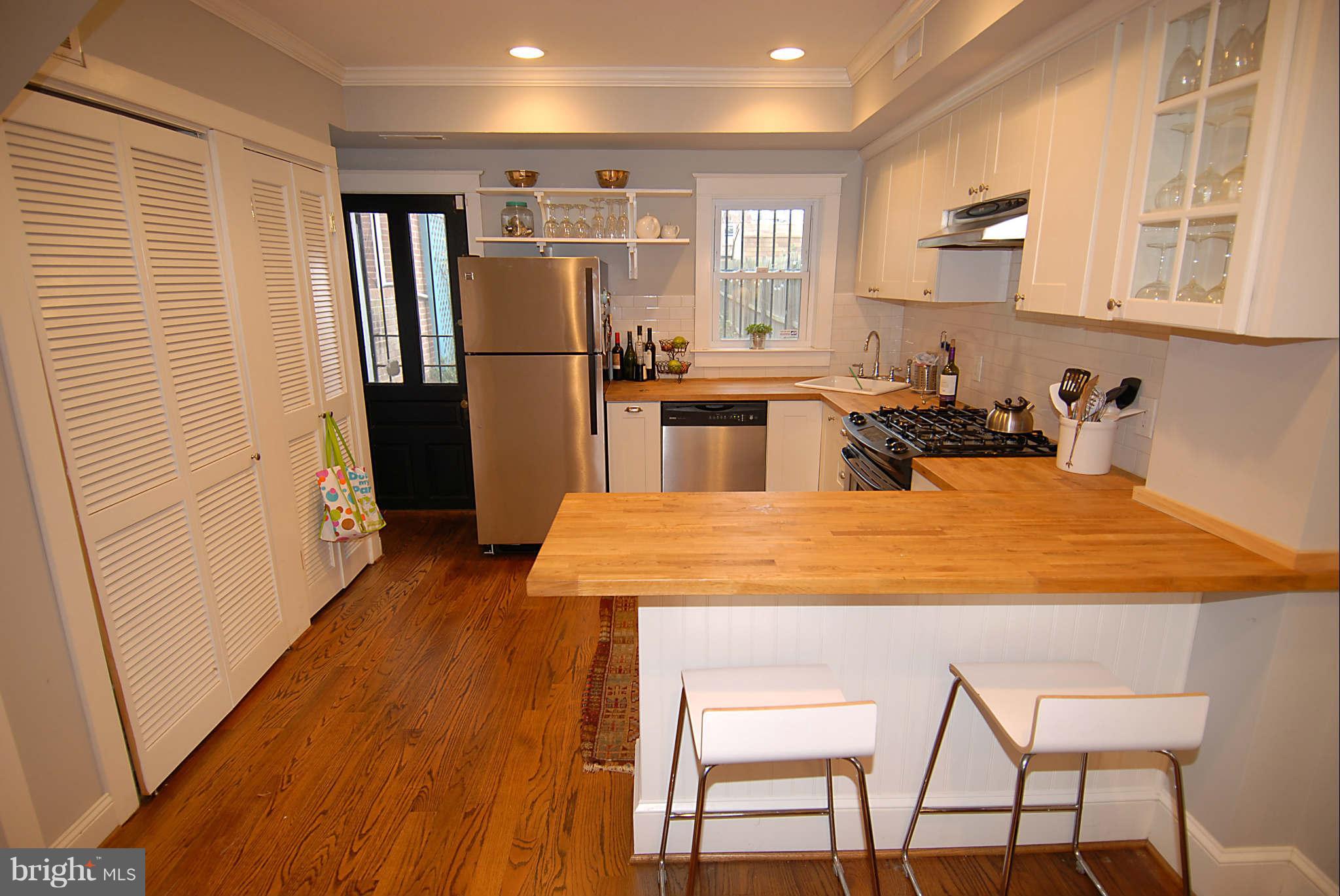 1342 L Street Southeast Washington, DC 20003 - Photo 11 of 30 Living Room