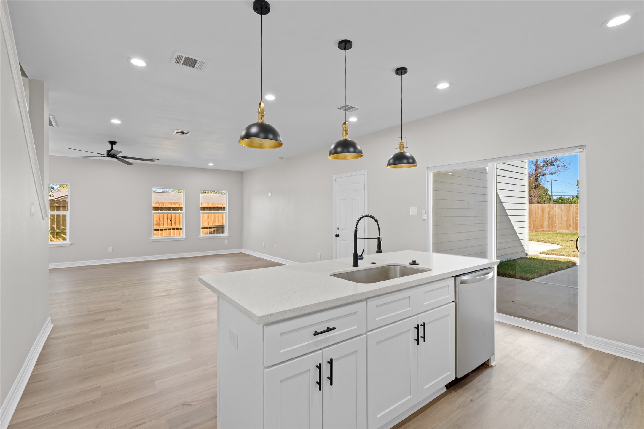813 Barbara Mae Street Houston, TX 77015 - Photo 5 of 36
