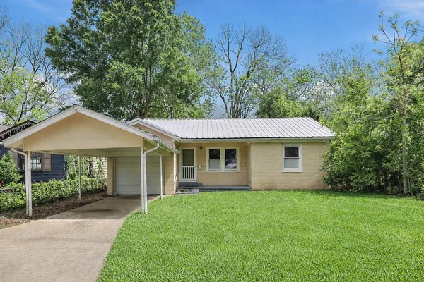 $1,500 | 946 Milam Street, Liberty, TX 77575