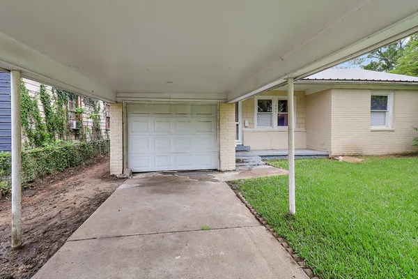 $1,500 | 946 Milam Street, Liberty, TX 77575