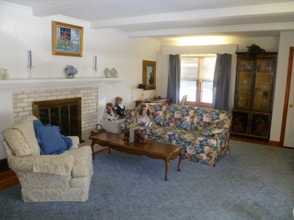 252 Springdale Road Westfield, MA 01085 - Photo 8 of 24 Gallery Image 8