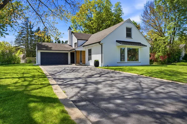 $650,000 | 1917 East Cholo Lane, Mount Prospect, IL 60056