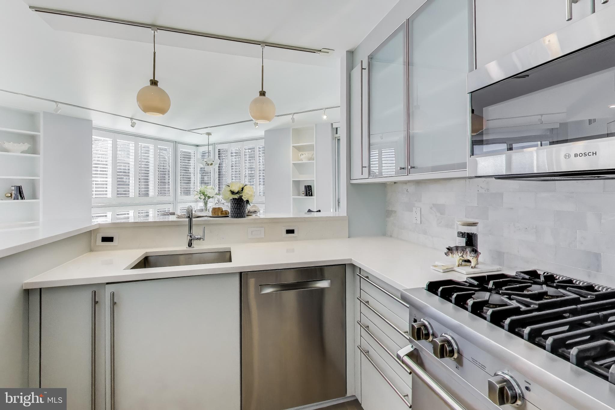 1300 13th Street Northwest, Unit 601 Washington, DC 20005 - Photo 13 of 35 Gas range and over range microwave