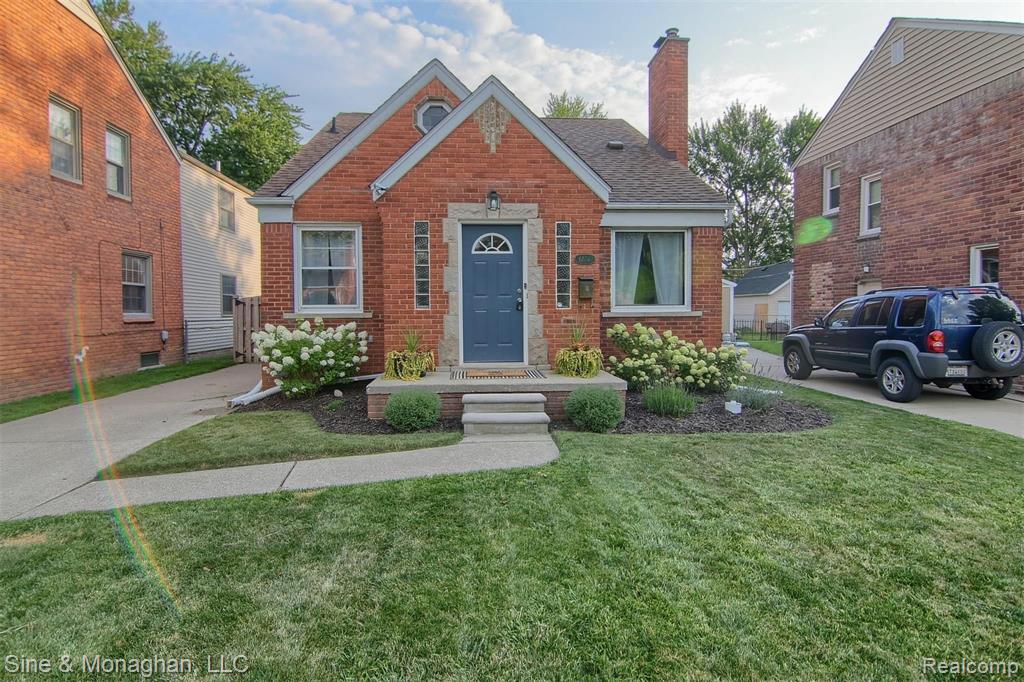 1226 Hampton Road Grosse Pointe Woods, MI 48236 - Photo 2 of 26