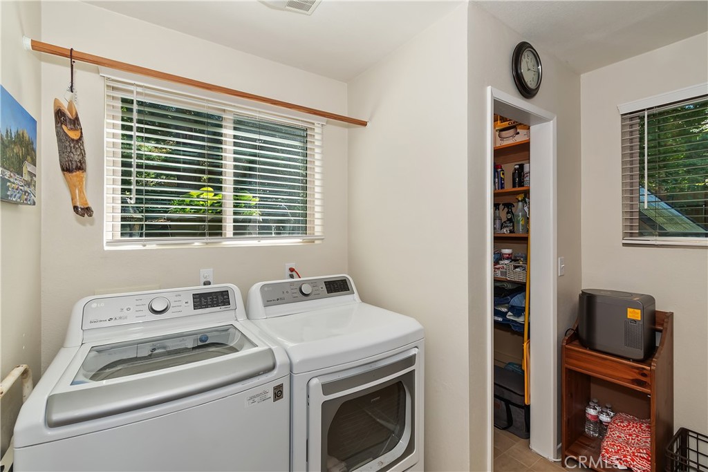 158 Golf Course Road Lake Arrowhead, CA 92391 - Photo 17 of 75 a utility room with dryer and washer