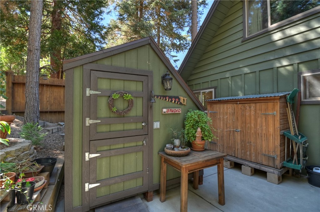 158 Golf Course Road Lake Arrowhead, CA 92391 - Photo 45 of 75 a backyard of a house with outdoor seating and trees