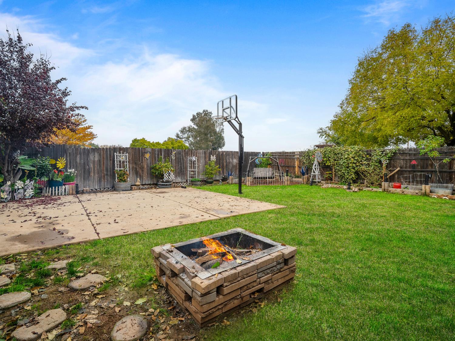 10893 Woolwich Way Mather, CA 95655 - Photo 19 of 24 a backyard of a house with table and chairs