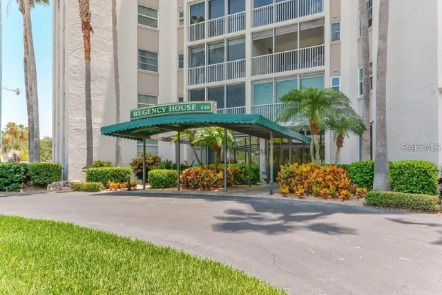 $3,190 | 435 South Gulfstream Avenue, Unit 702, Sarasota, FL 34236