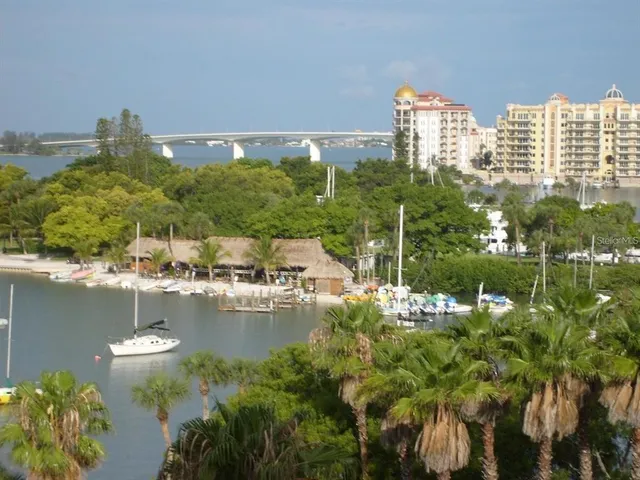 $3,190 | 435 South Gulfstream Avenue, Unit 702, Sarasota, FL 34236