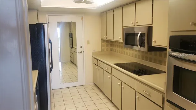 $3,190 | 435 South Gulfstream Avenue, Unit 702, Sarasota, FL 34236