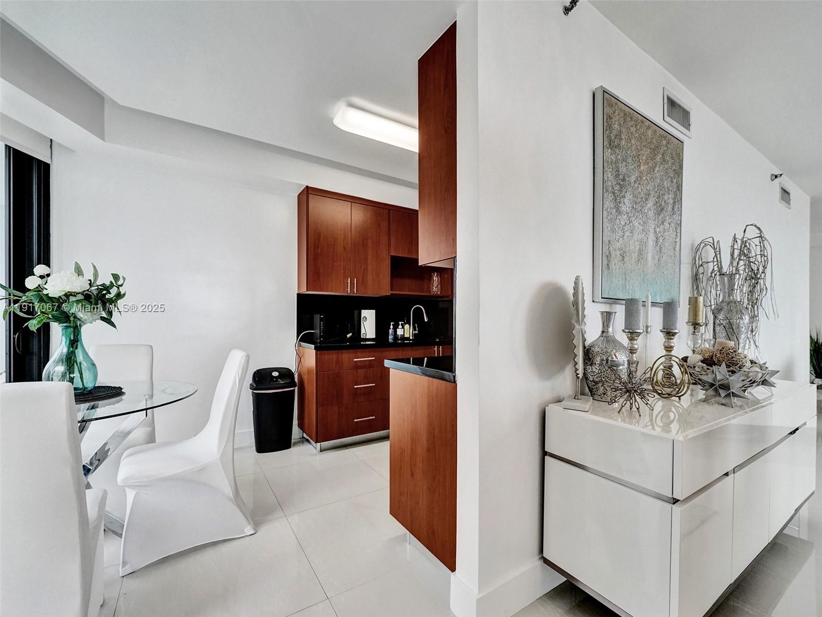 20281 East Country Club Drive, Unit 1114 Aventura, FL 33180 - Photo 19 of 87