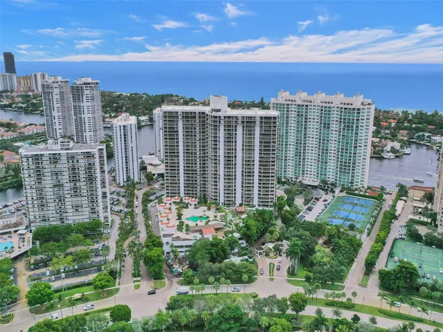 $7,500 | 20281 East Country Club Drive, Unit 1114, Aventura, FL 33180