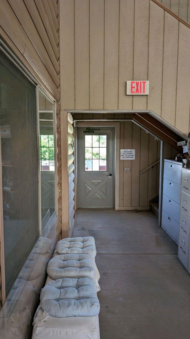10045 West Edgewood Road Dixon, IL 61021 - Photo 21 of 47 a view of a entryway of a house
