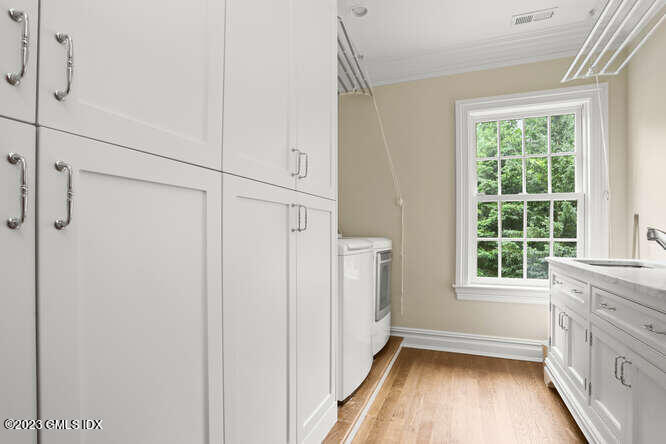 33 Boulder Brook Road Greenwich, CT 06830 - Photo 32 of 50 a bathroom with a bathtub and a shower