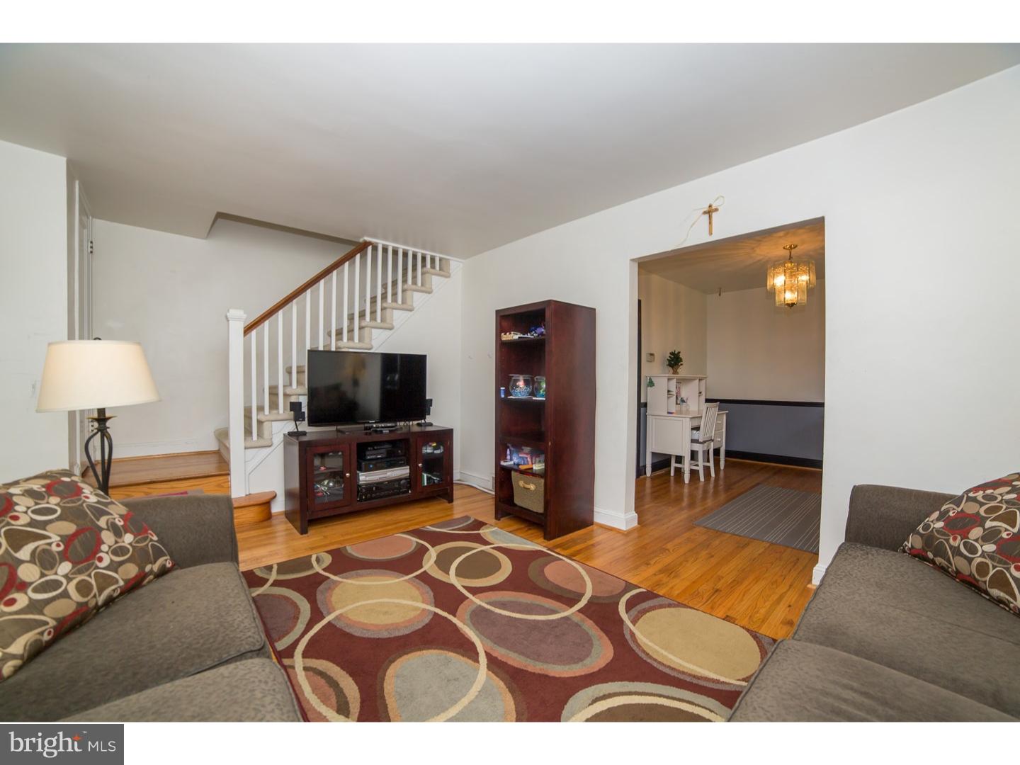 30 Harmil Road Broomall, PA 19008 - Photo 6 of 25 Living Room
