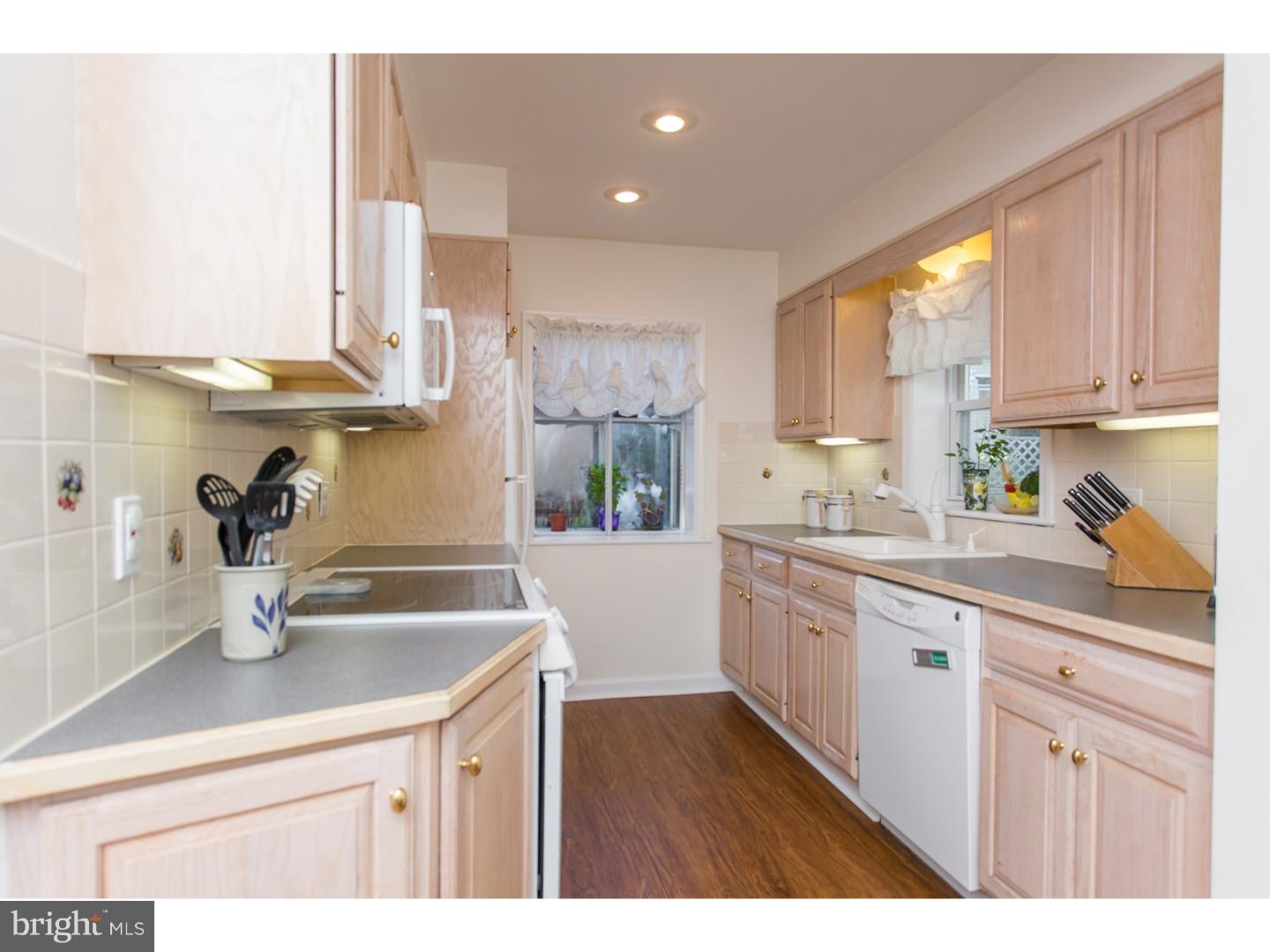 30 Harmil Road Broomall, PA 19008 - Photo 10 of 25 Kitchen