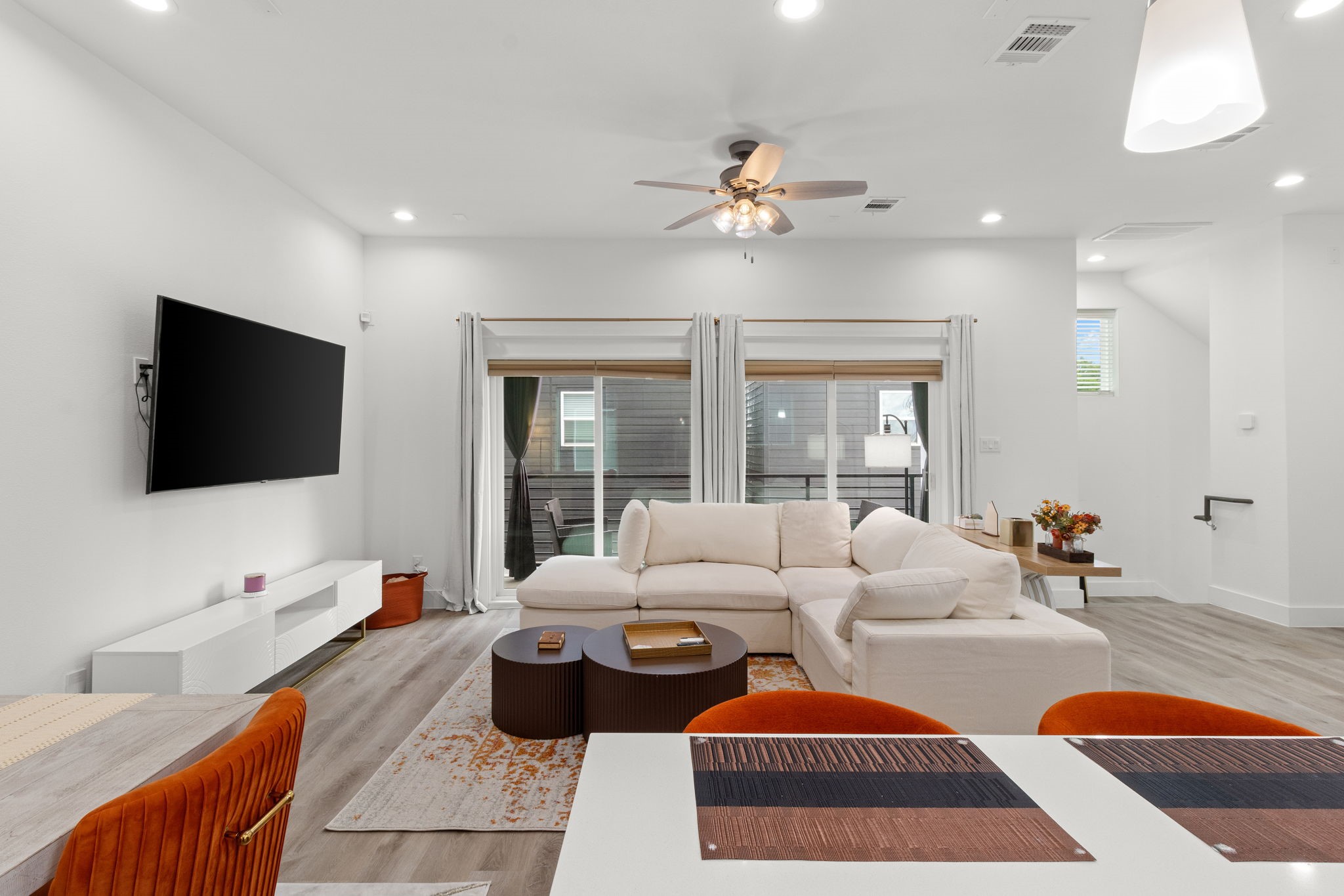 517 Schweikhardt Street Houston, TX 77020 - Photo 12 of 49 a living room with furniture and a flat screen tv