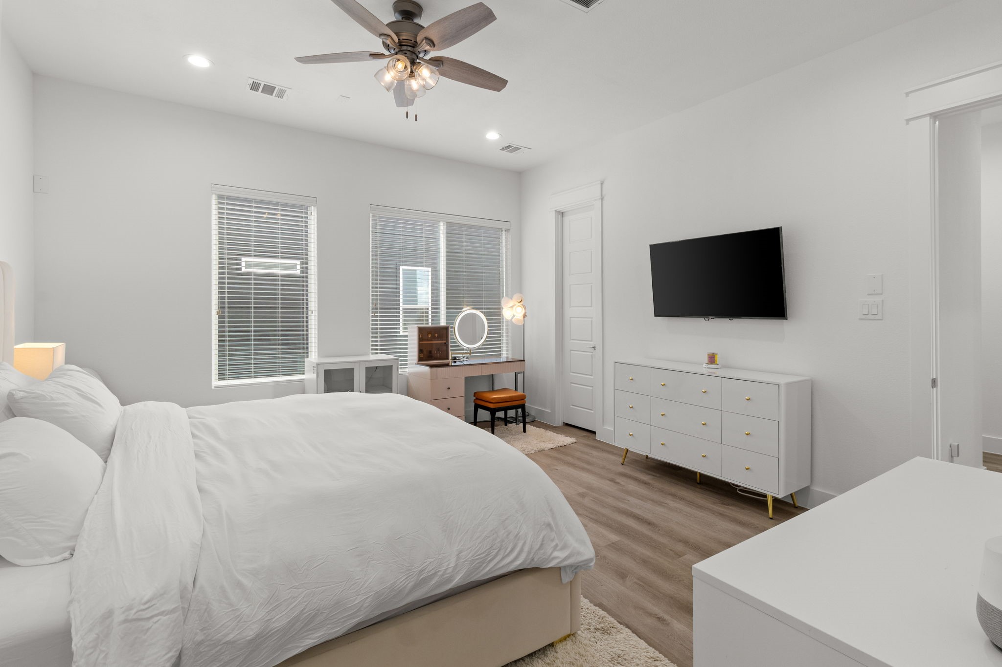 517 Schweikhardt Street Houston, TX 77020 - Photo 17 of 49 a bedroom with a bed and a flat tv screen on dresser