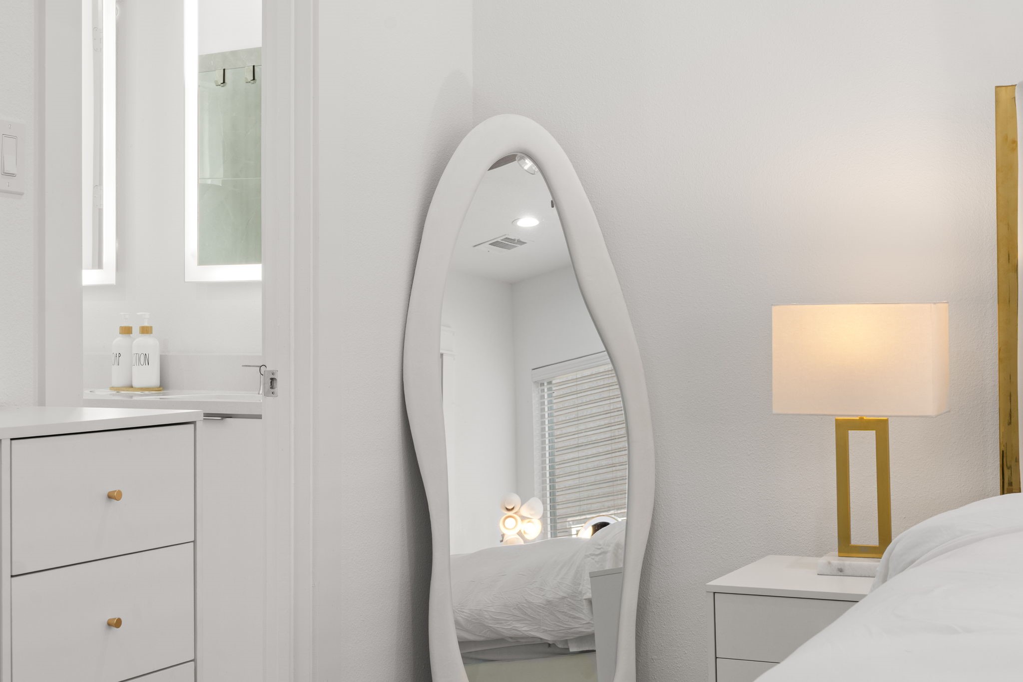 517 Schweikhardt Street Houston, TX 77020 - Photo 22 of 49 a view of a livingroom with furniture and wooden floor