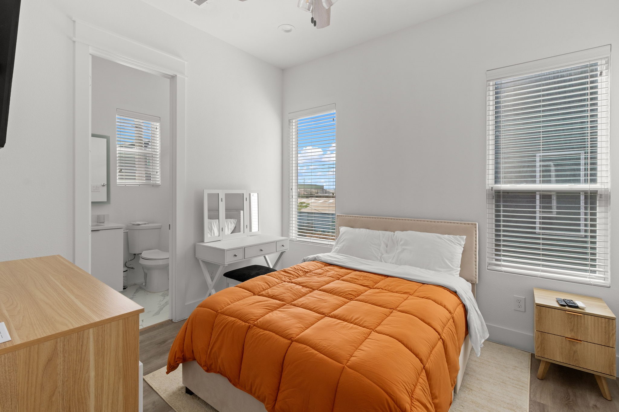 517 Schweikhardt Street Houston, TX 77020 - Photo 29 of 49 a bedroom with a bed and window