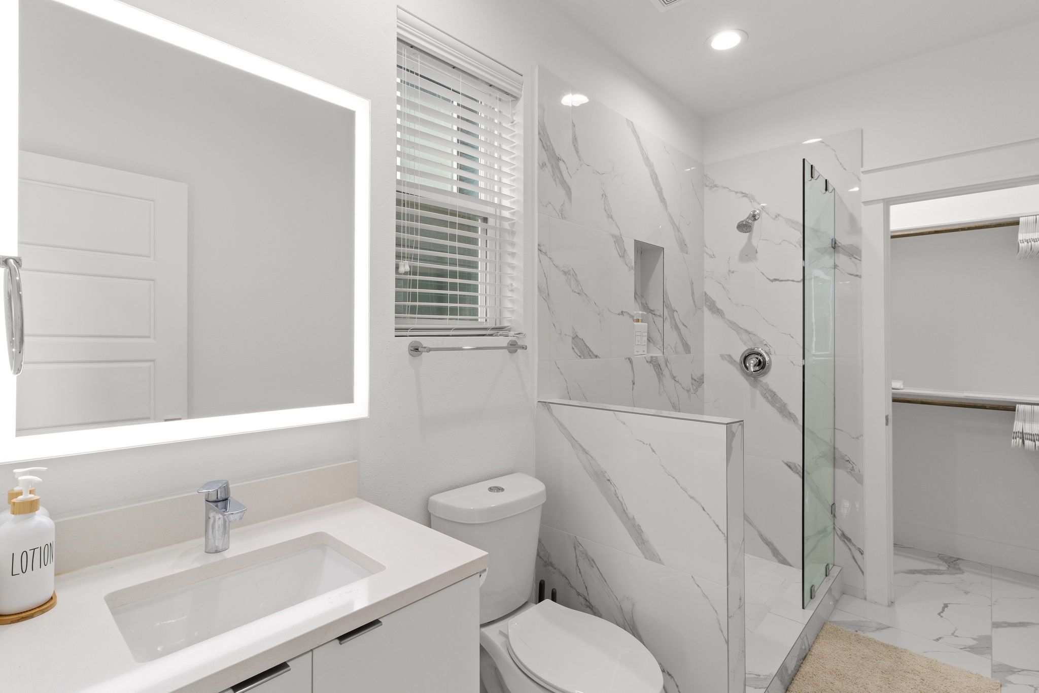 517 Schweikhardt Street Houston, TX 77020 - Photo 41 of 49 a bathroom with a sink toilet and shower