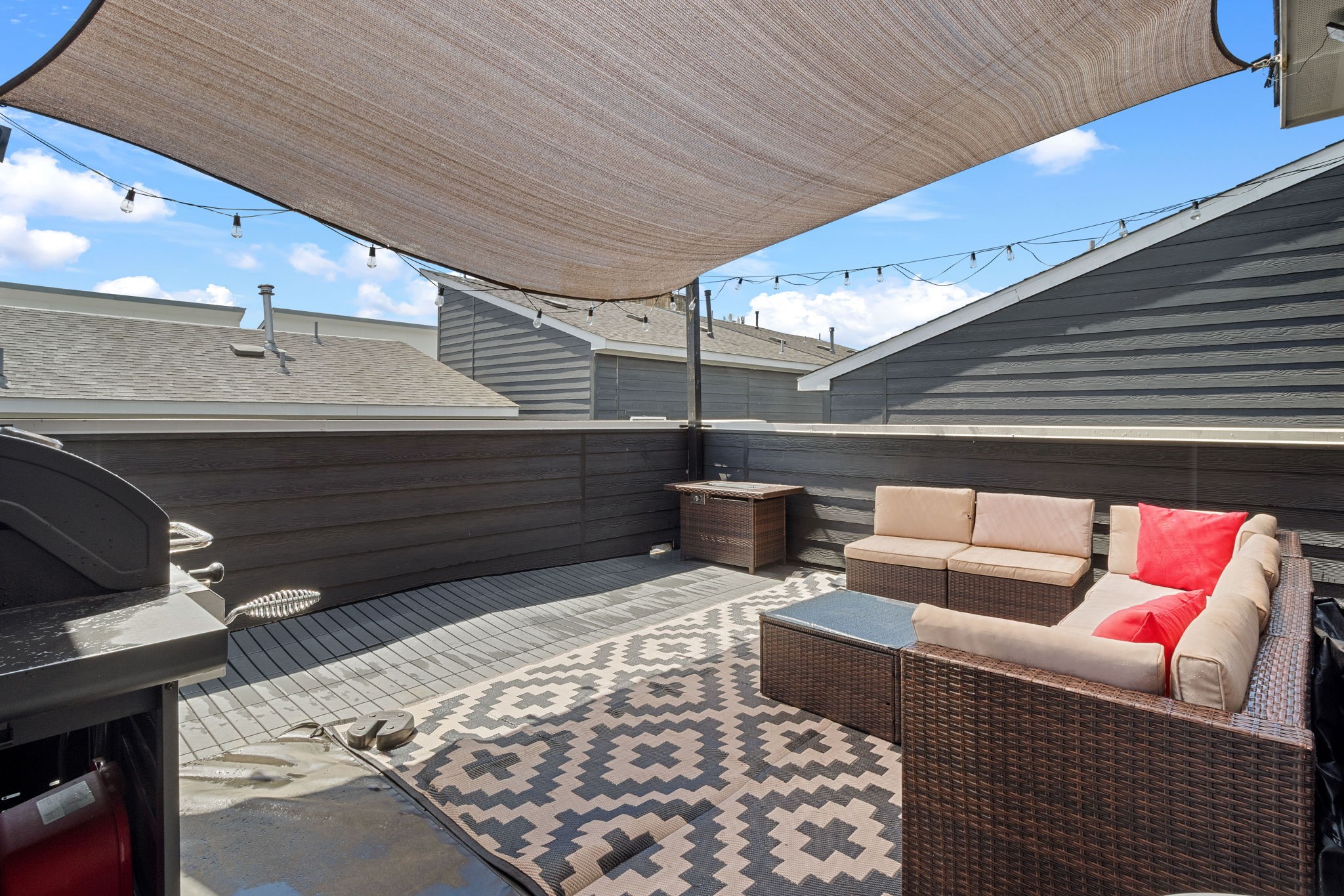 517 Schweikhardt Street Houston, TX 77020 - Photo 46 of 49 a living room with furniture