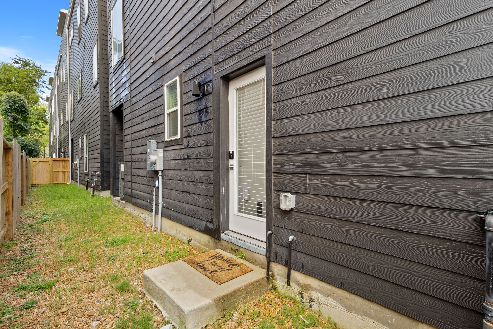 517 Schweikhardt Street Houston, TX 77020 - Photo 48 of 49 a backyard of a house