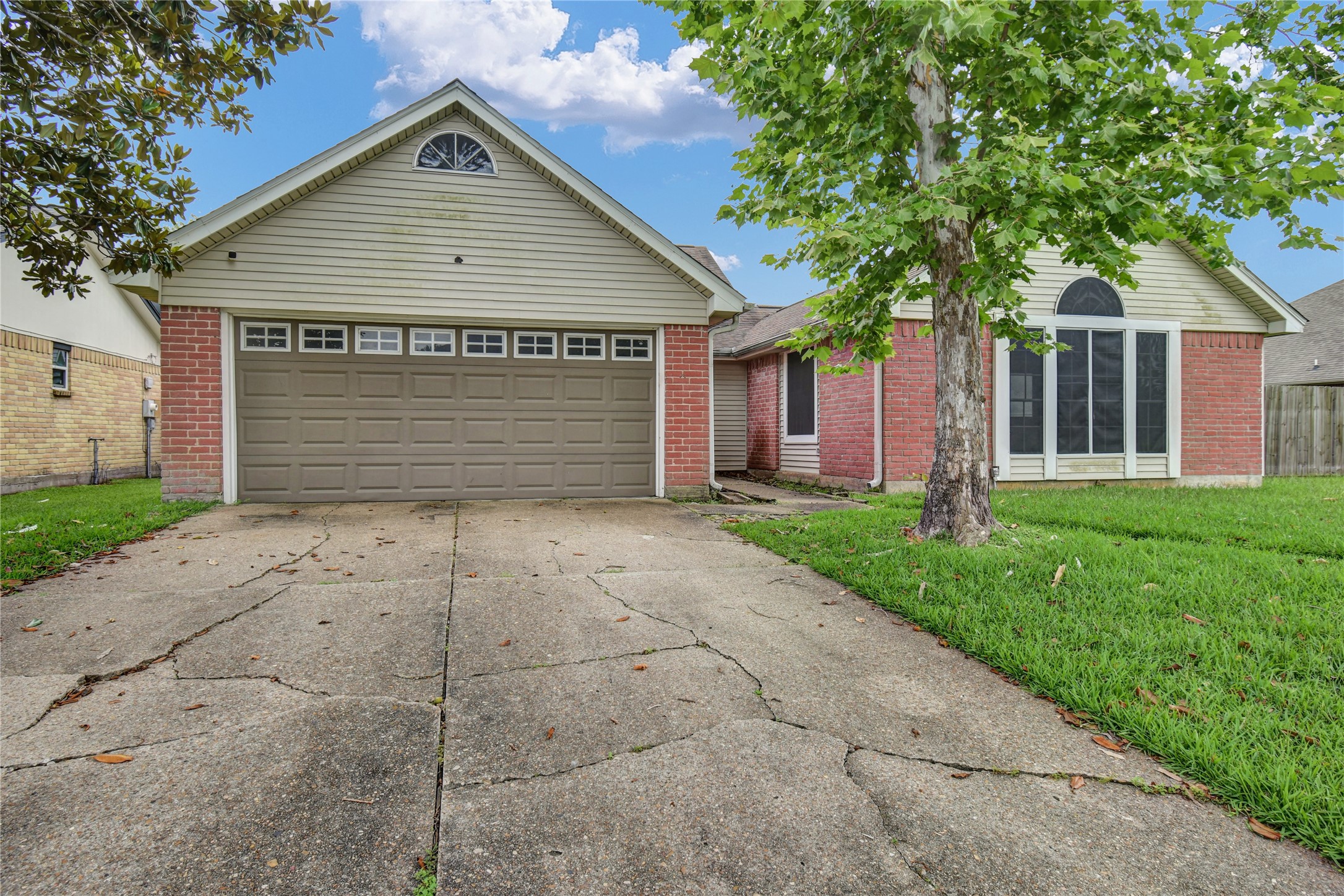 3 Chuckwagon Court Angleton, TX 77515 - Photo 2 of 28